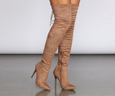 Stiletto-Stiefel mit Schnürung hinten